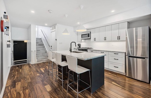 The Blue Mountains Condo | Hillside Hideaway Walk or Shuttle to Village Fun