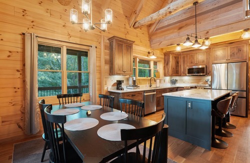 Logan Cabin | Hillside Hideaway | Hocking Hills, EV Charger