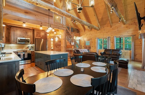 Logan Cabin | Hillside Hideaway | Hocking Hills, EV Charger