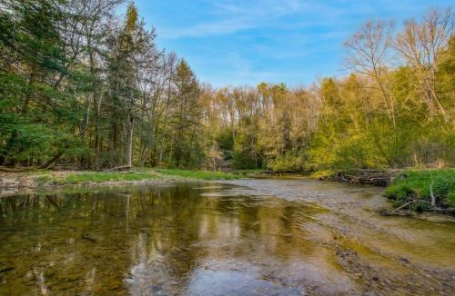 Brookville House | Hillside Hideaway - Hot Tub
