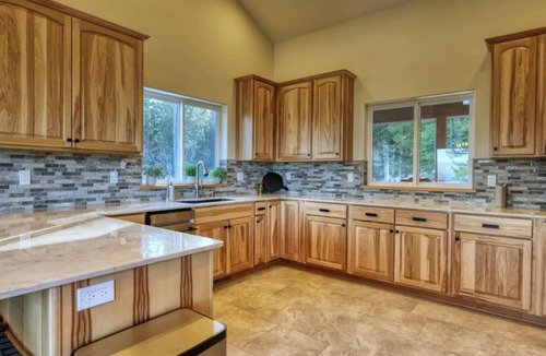 Sagle Cabin | Hillside Hideaway Near the Lake