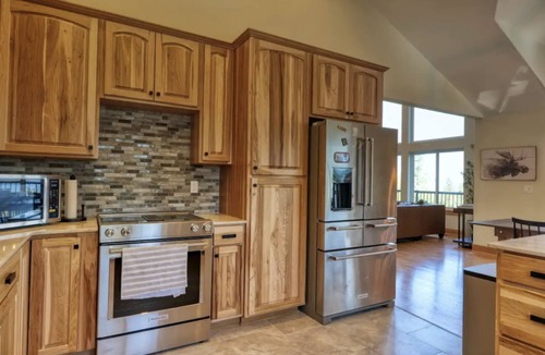 Sagle Cabin | Hillside Hideaway Near the Lake