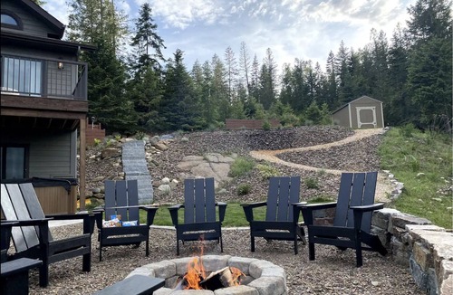 Sagle Cabin | Hillside Hideaway Near the Lake