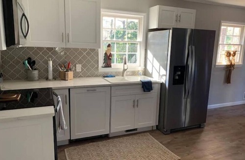 Covington House | Hillside Hideaway -Private- .8 to Covington square