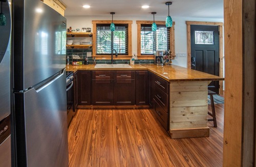 Lime Kiln Cabin | Hillside Hideaway + Firepit + Hot tub