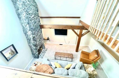 Marietta Villa | Hillside Hideaway