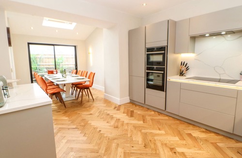 Aysgarth Cottage | HILLSIDE HOUSE, pet friendly, with open fire in West Witton