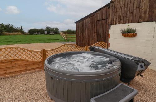 Radbourne House | Hillside Hut