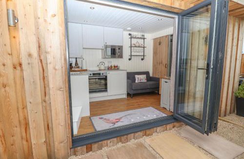 Radbourne House | Hillside Hut