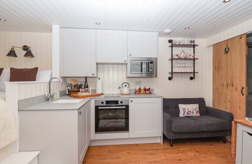 Ashbourne Cottage | Hillside Hut