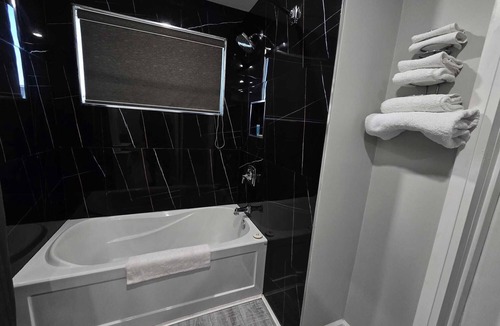 Pembroke Hotel | Hillside Inn Pembroke