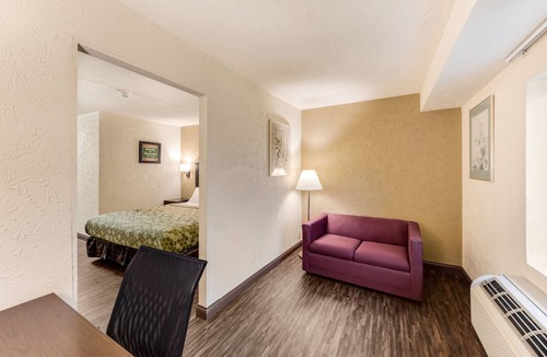 Binghamton Hotel | Hillside Inn & suites