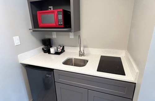 Montgomery Village Hotel | Hillside Inn