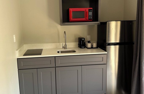 Montgomery Village Hotel | Hillside Inn