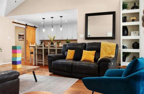 Cedar Hill House | Hillside Paradise