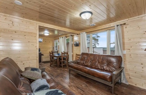 Phelps Cabin | Hillside Resort Cabin #9