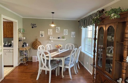 McEwen House | Hillside Retreat 3BR-2BA + Bonus Workspace & Views - sleeps 12