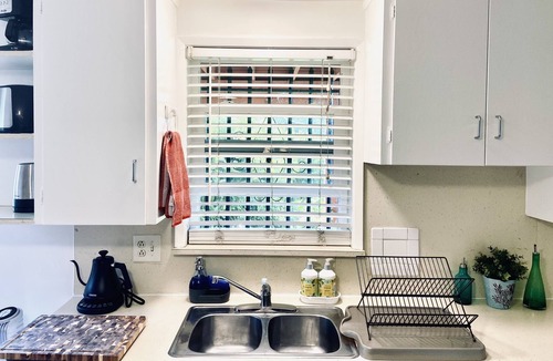 Sunset Junction Apartment | Hillside Retreat In Silverlake Hills