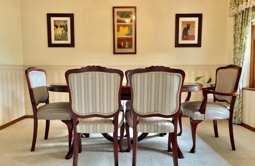 Flagstaff Hill House | Hillside Retreat with Pool