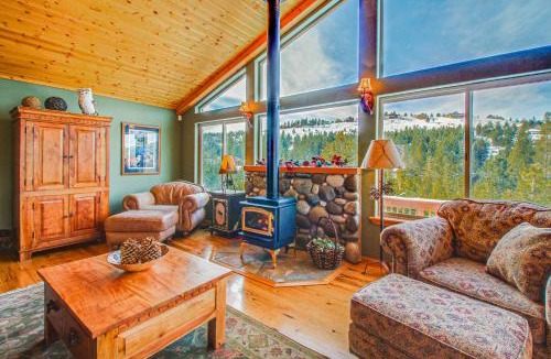Truckee House | Hillside View Home