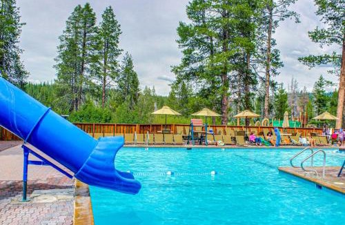 Truckee House | Hillside View Home