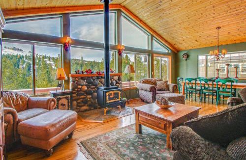 Truckee House | Hillside View Home