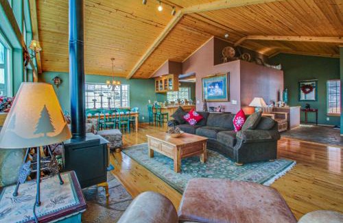 Truckee House | Hillside View Home