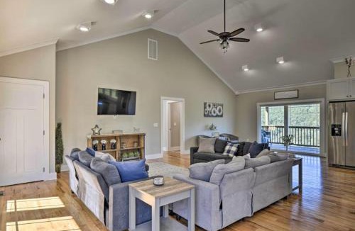 Trenton House | Hillside View on Tanglewood