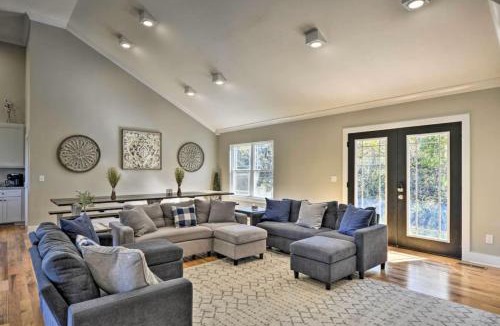 Trenton House | Hillside View on Tanglewood