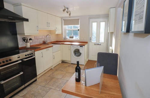 Gayle Cottage | HILLSIDE VIEW, pet friendly, with open fire in Hawes