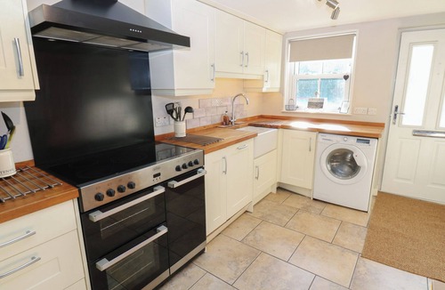 Gayle Cottage | HILLSIDE VIEW, pet friendly, with open fire in Hawes