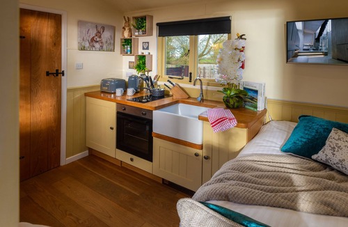 Wichenford Cabin | Hillside View Shepherds Hut - Ockeridge Rural Retreats