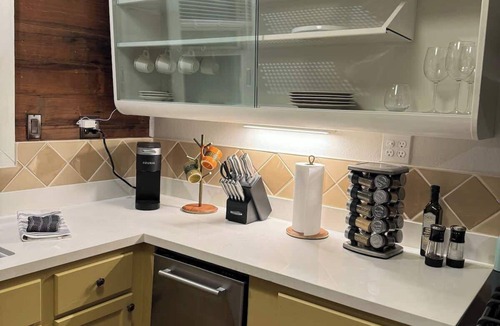 Greater Heights Apartment | hilltop: 2BR, pool, hot tub, Easy World Cup Access