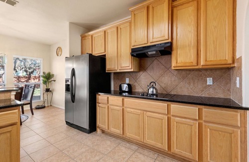 Scenic Oaks House | Hilltop 5BR Retreat, Game Lounge Chef’s Kitchen