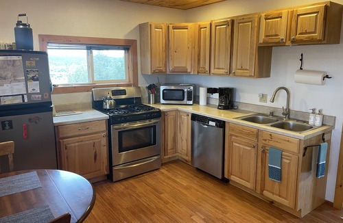 Rutheron Cabin | Hilltop Cabin with Sunning Views on 11 Acres