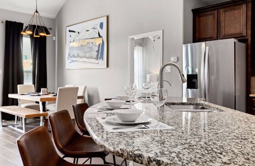 Timberwood Park House | 🌁 Hilltop Casa | Chef Kitchen, Gated Entry, Office