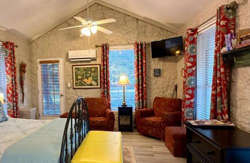 Bandera Ski Chalet | Hilltop Cottage, Historic Silver Spur Dance Hall