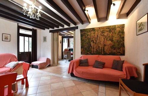 Englancourt Apartment | Hilltop Cottage in Englancourt with Garden
