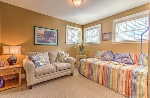 Stratton and Bromley Ski Areas House | Hilltop getaway near multiple ski mountains