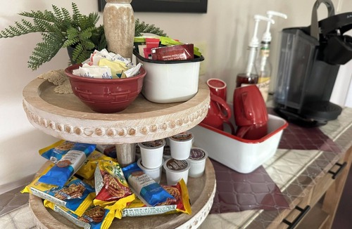 Ronks House | Hilltop Guesthouse - in Intercourse on Beacon Hill, 4-Bedroom House