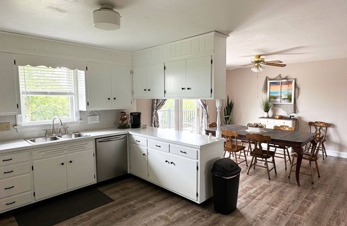 Ronks House | Hilltop Guesthouse - in Intercourse on Beacon Hill, 4-Bedroom House