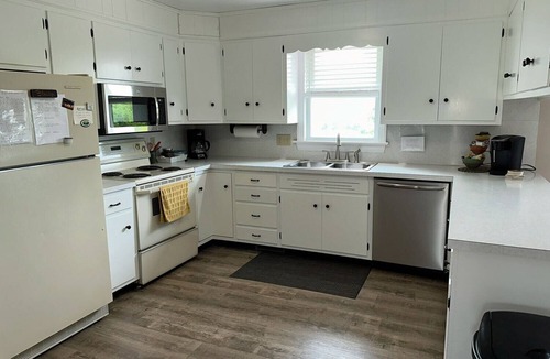 Ronks House | Hilltop Guesthouse - in Intercourse on Beacon Hill, 4-Bedroom House