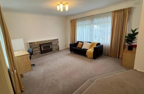 Ringwood North House | Hilltop Haven