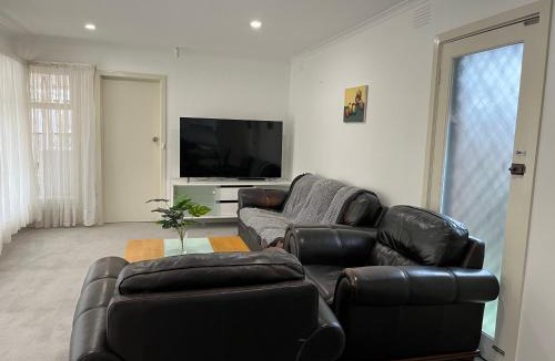 Ringwood North House | Hilltop Haven