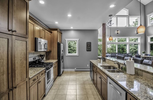 Salamanca House | Hilltop Haven - ENJOY EVL!