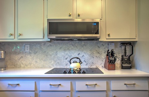 Skyland House | Hilltop Haven | Hot Tub, Huge Yard + Biltmore Pass | 8 Mins to Asheville