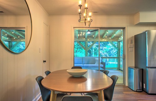 Skyland House | Hilltop Haven | Hot Tub, Huge Yard + Biltmore Pass | 8 Mins to Asheville