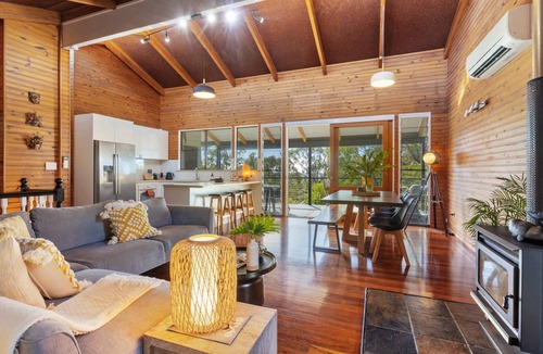 Coolum Beach House | Hilltop Hideaway at Coolum Beach