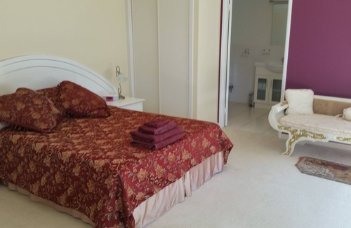 Ninderry Bed & Breakfast | Hilltop Hideaway