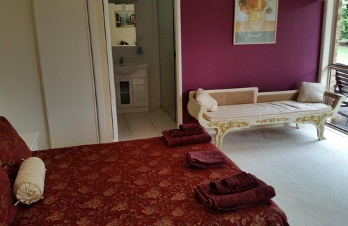 Ninderry Bed & Breakfast | Hilltop Hideaway